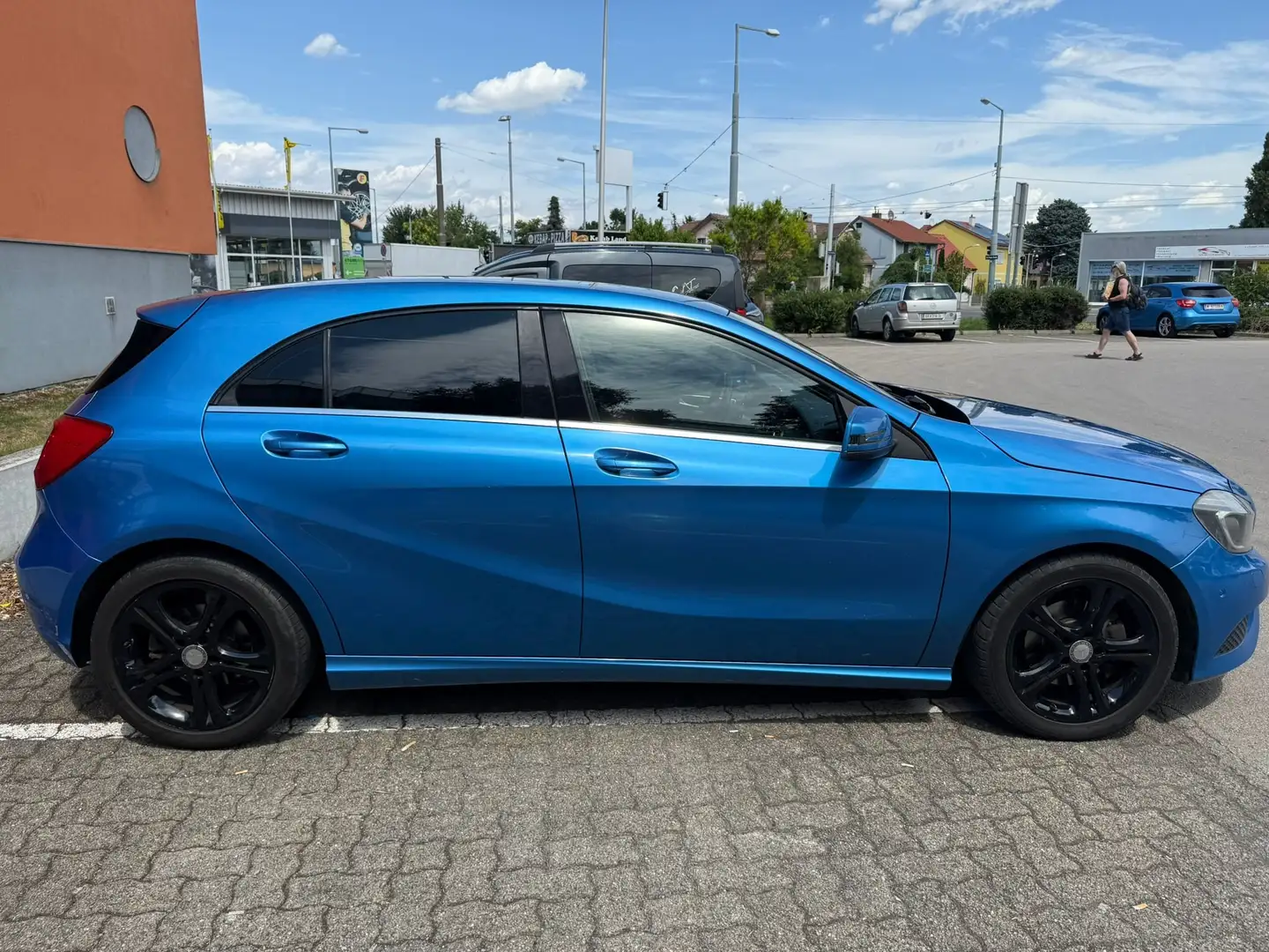 Mercedes-Benz A 180 A 180 BlueEfficiency Lifestyle Edition Blau - 2