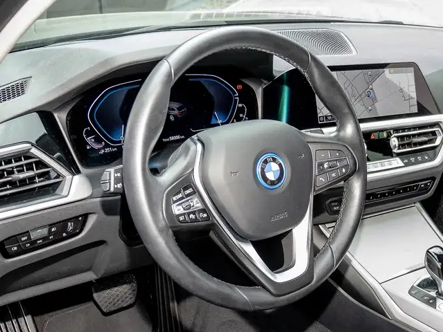 BMW 3 Series view 10