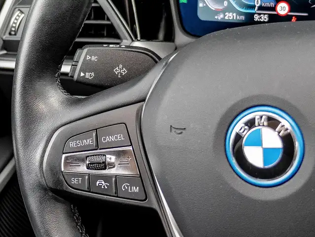 BMW 3 Series view 13
