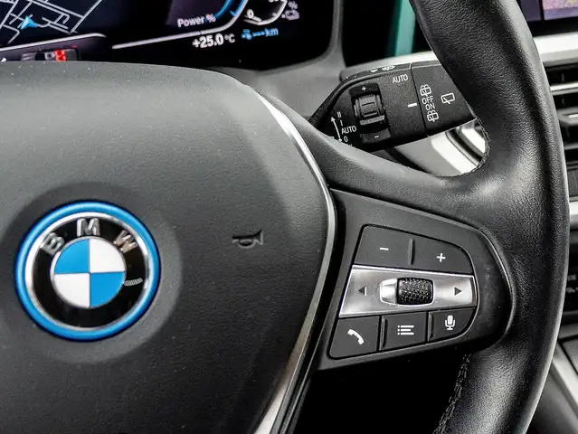 BMW 3 Series view 14
