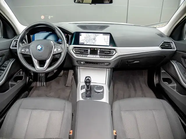 BMW 3 Series view 7