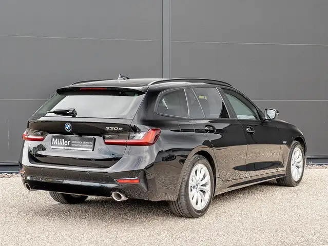 BMW 3 Series view 2