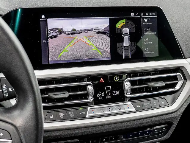 BMW 3 Series view 9
