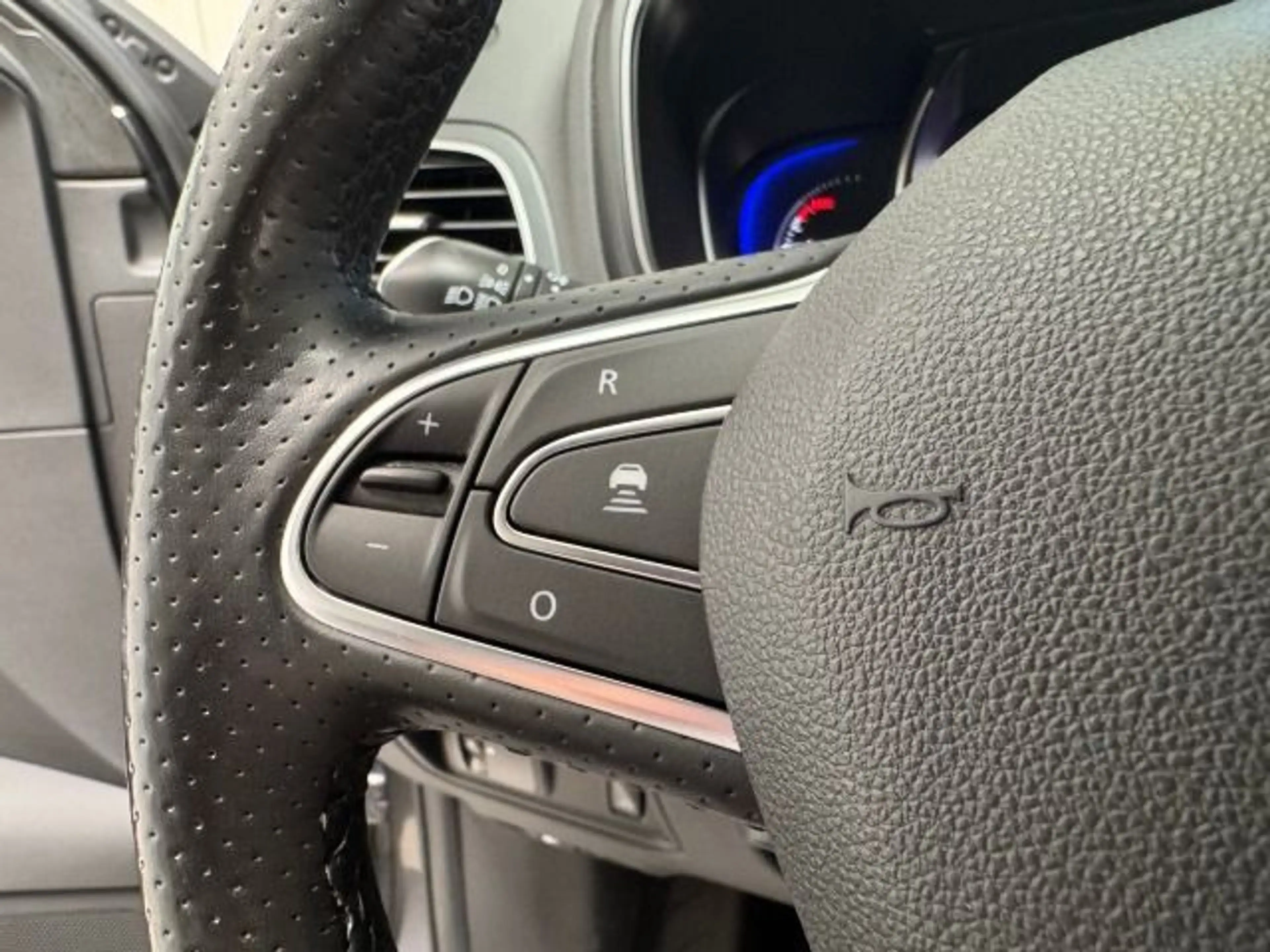 Renault Koleos 2.0BLUEdCi185 Initiale Paris 4WD — photo 15