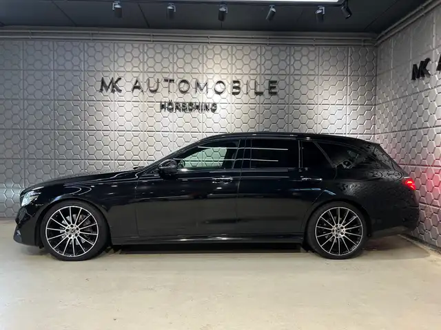 Mercedes-Benz 300 view 5