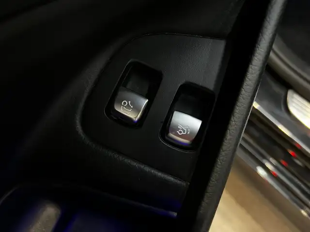 Mercedes-Benz 300 view 13