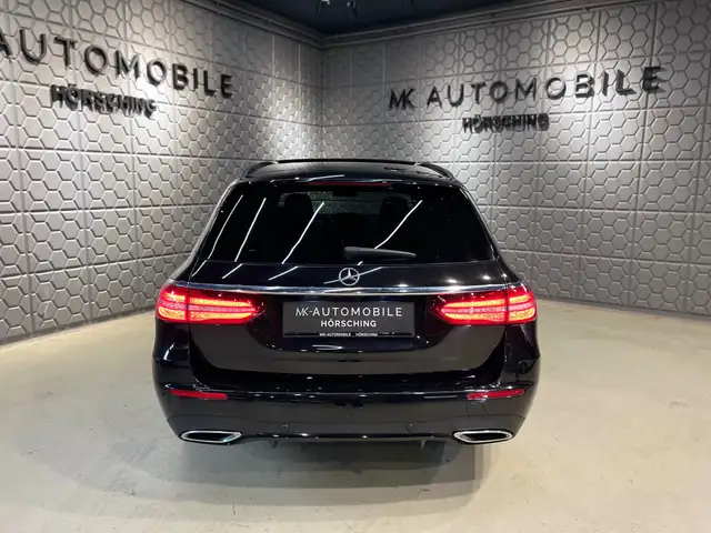 Mercedes-Benz 300 view 9