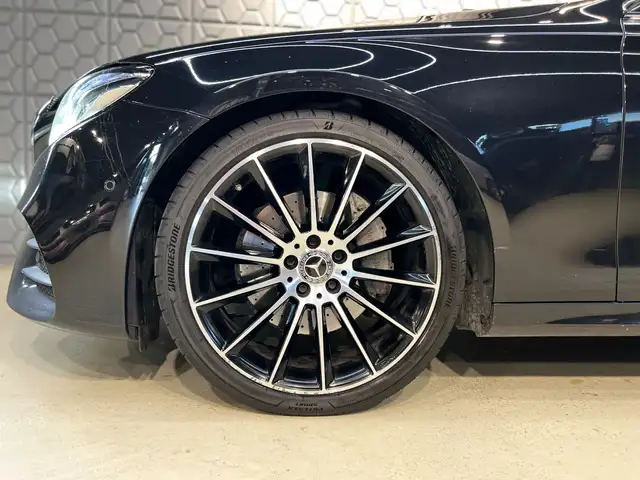 Mercedes-Benz 300 view 6