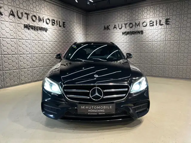 Mercedes-Benz 300 view 3
