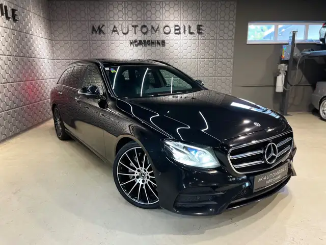 Mercedes-Benz 300 view 4