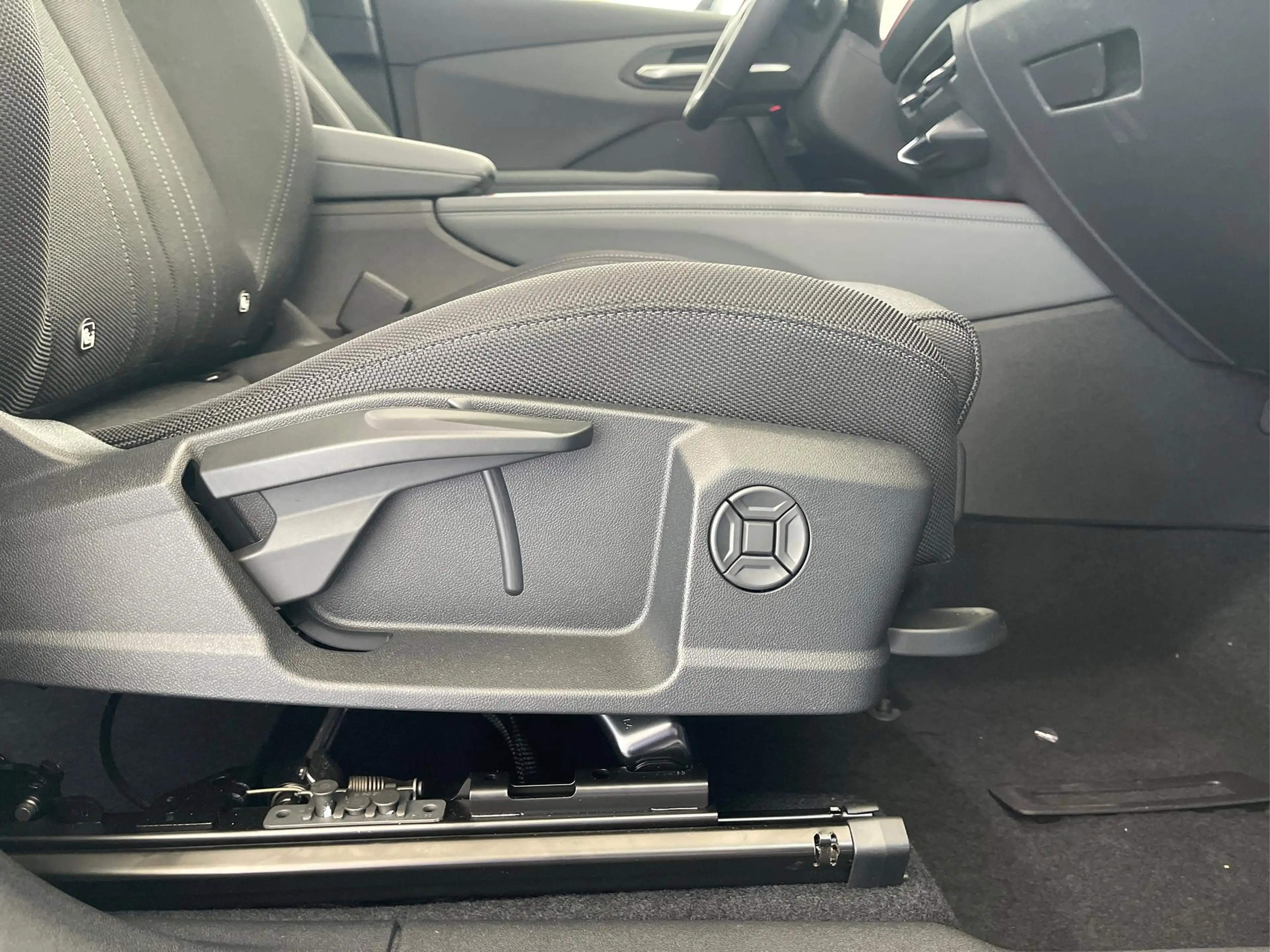 Audi Q3 NEU TFSI quattro S line Tech+AHK+Alu19+LEDplus+... — photo 15