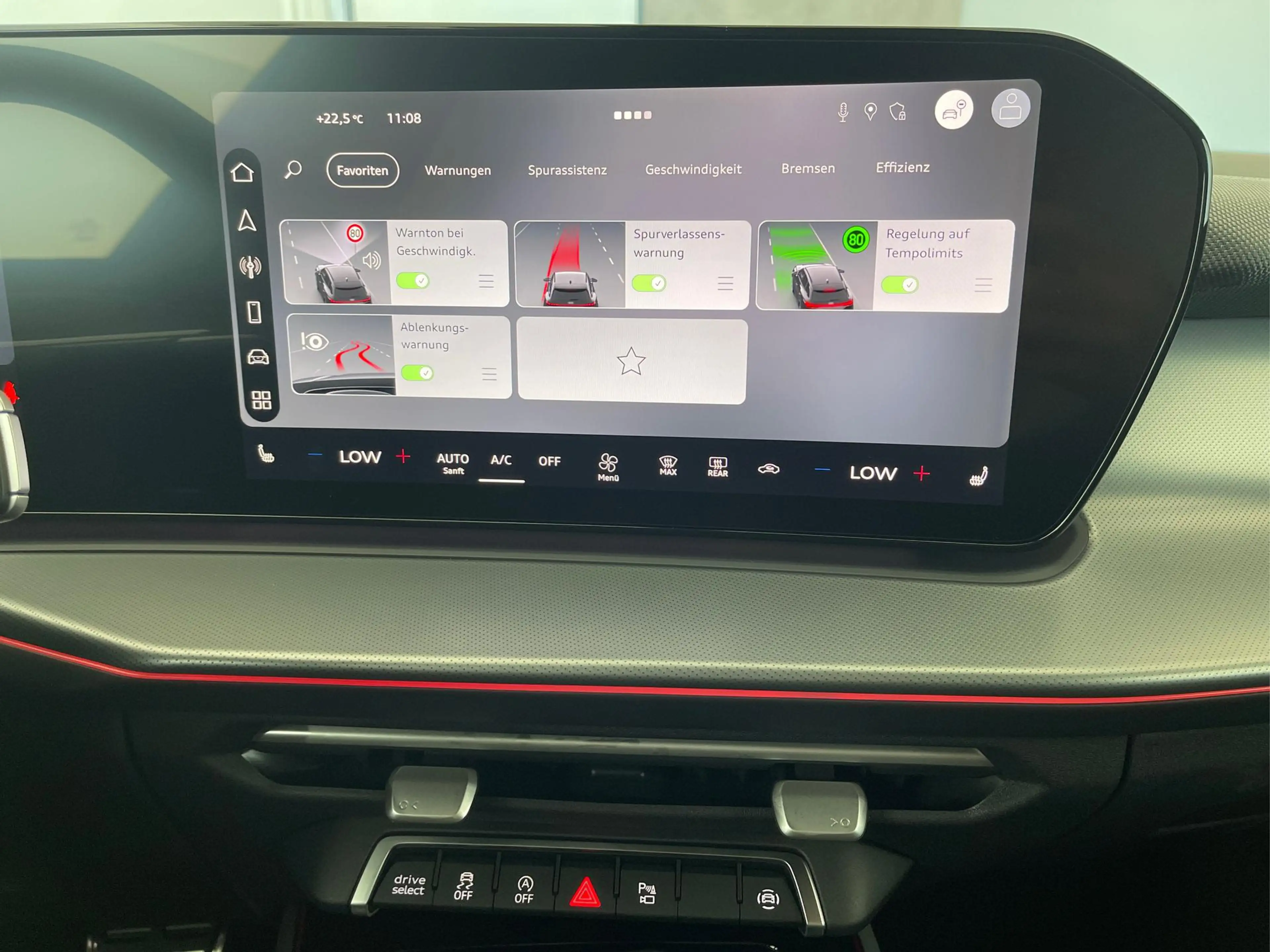 Audi Q3 NEU TFSI quattro S line Tech+AHK+Alu19+LEDplus+... — photo 11