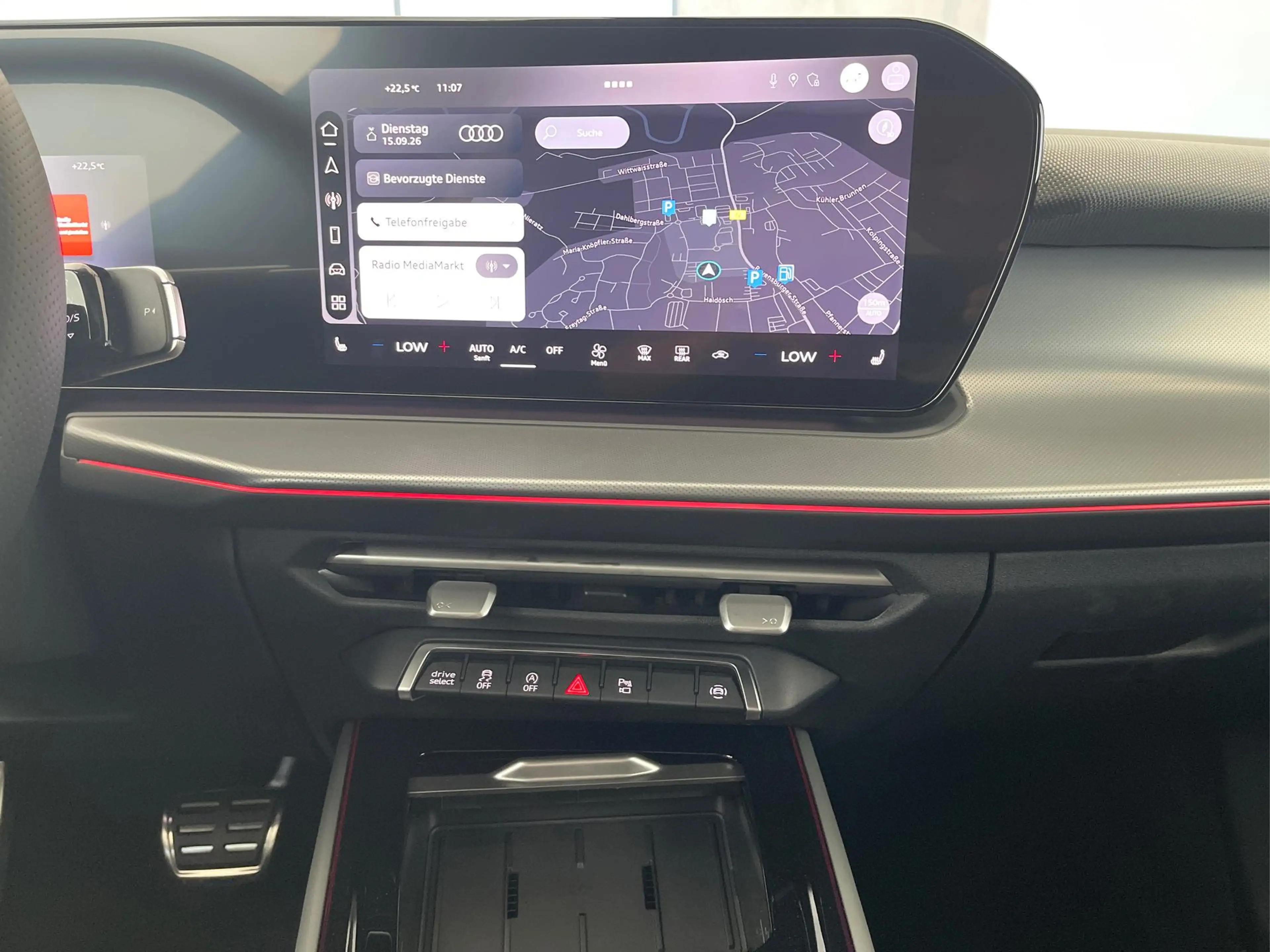 Audi Q3 NEU TFSI quattro S line Tech+AHK+Alu19+LEDplus+... — photo 8