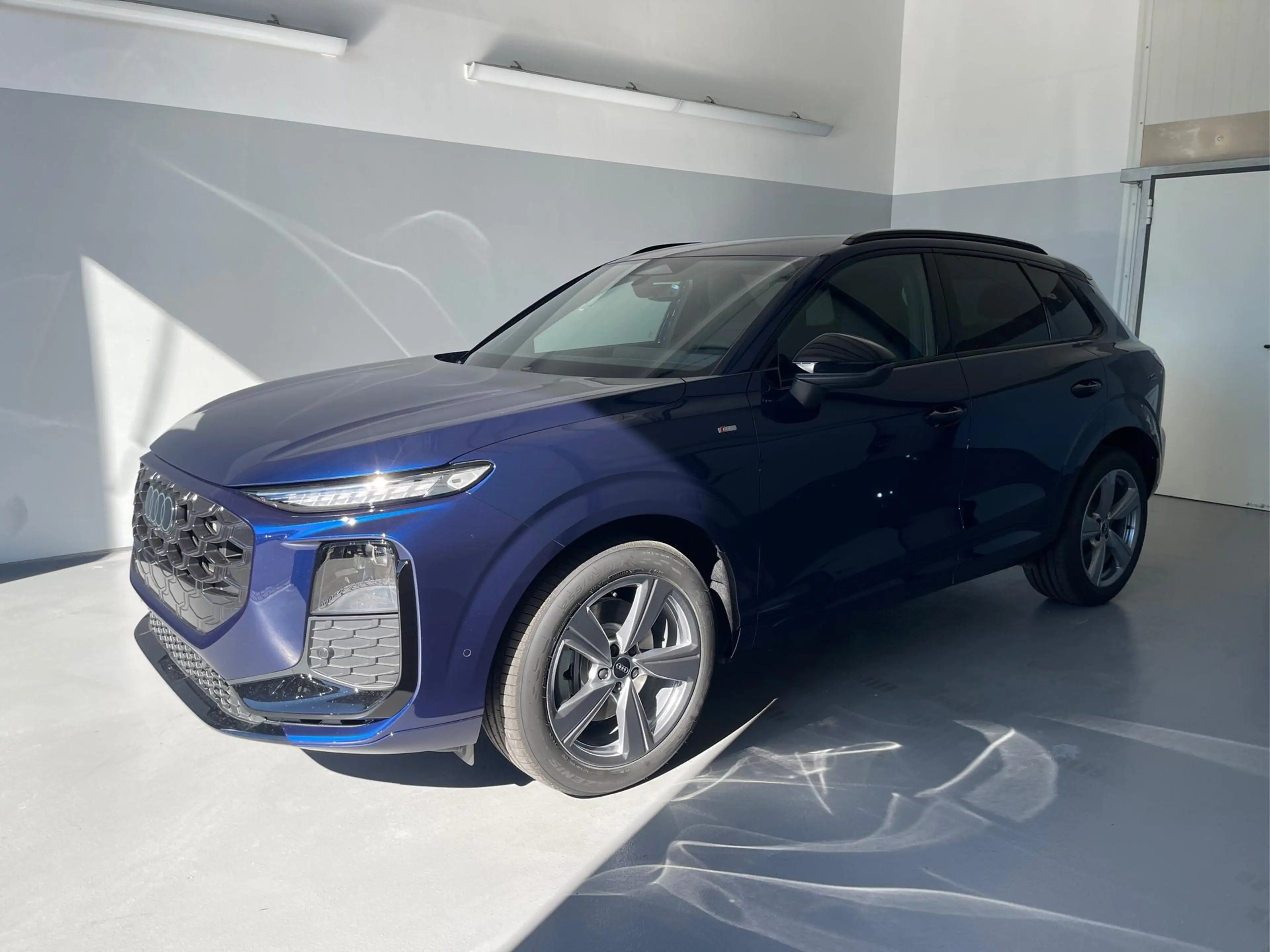 Audi Q3 NEU TFSI quattro S line Tech+AHK+Alu19+LEDplus+...
