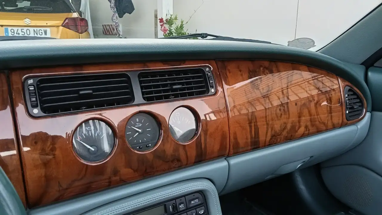 Jaguar XKR Cabriolet met groen interieur., foto 11