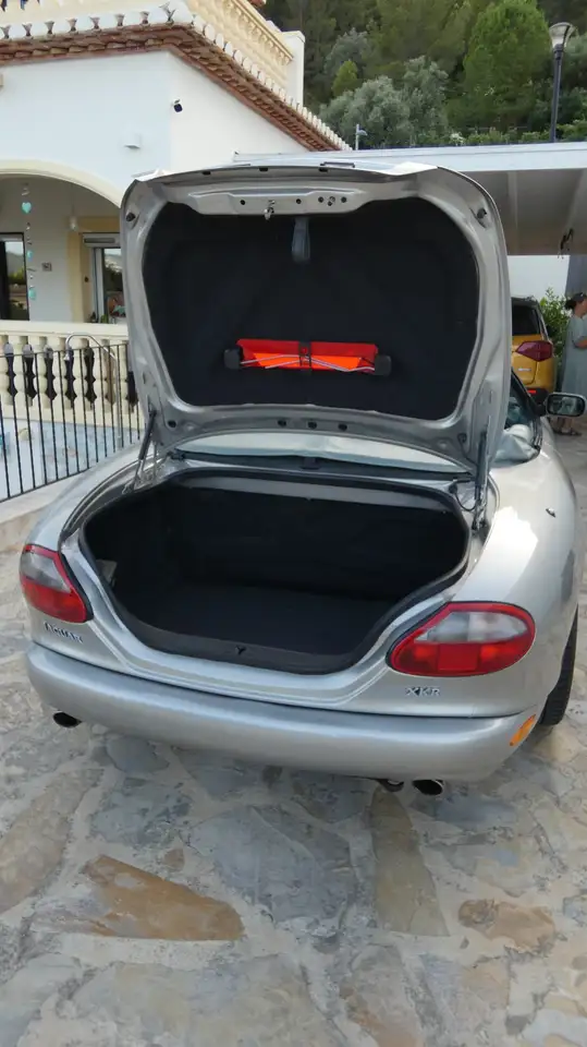 Jaguar XKR Cabriolet met groen interieur., foto 10