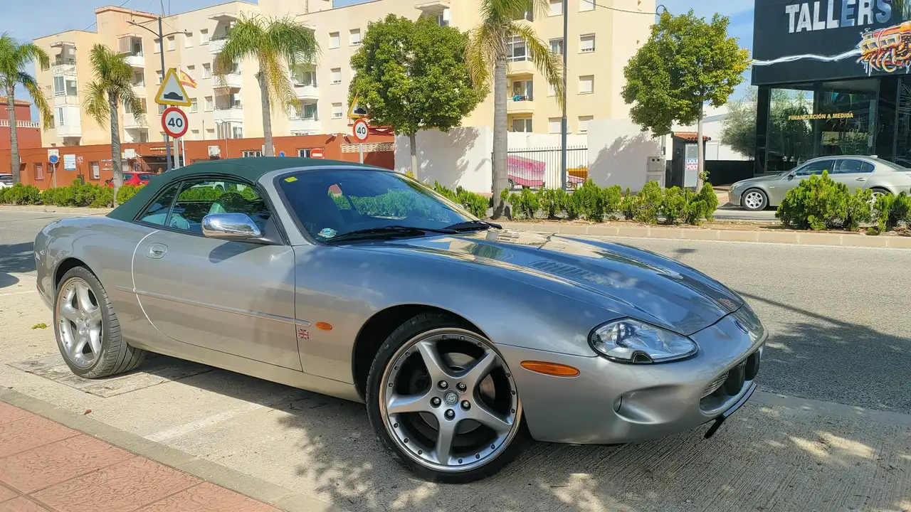 Jaguar XKR Cabriolet met groen interieur., foto 2