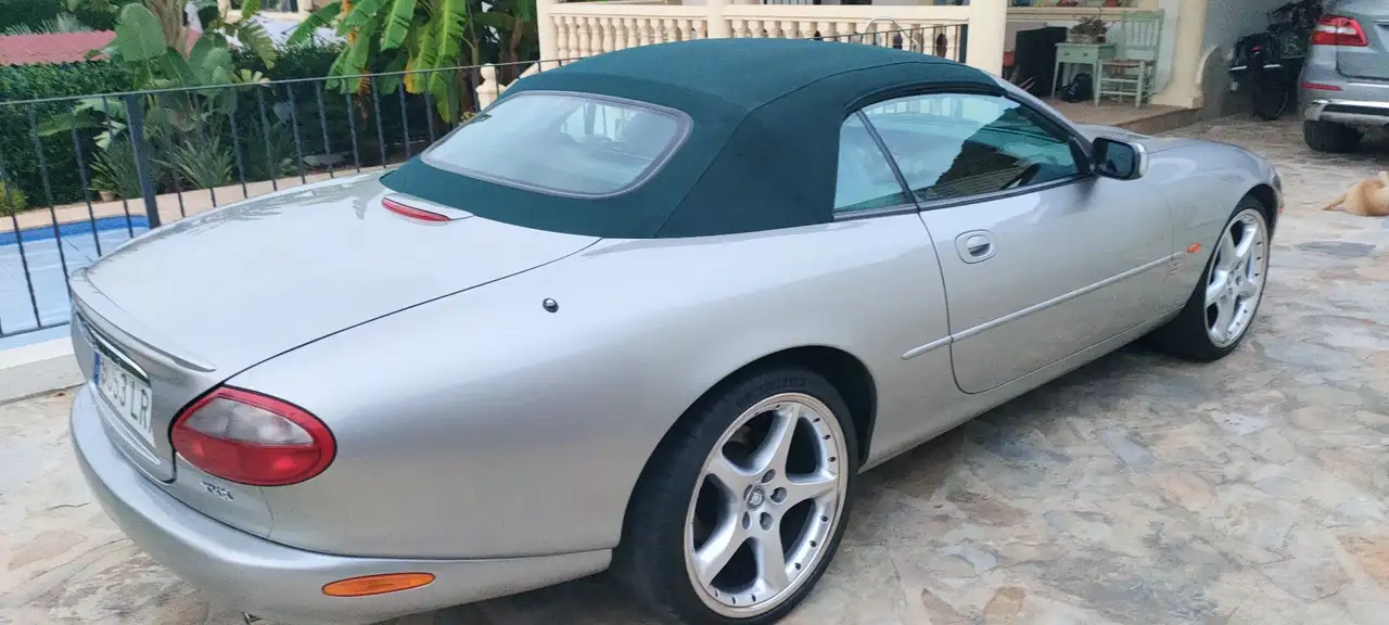 Jaguar XKR Cabriolet met groen interieur., foto 7