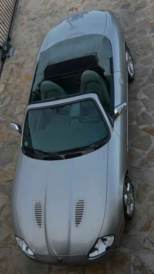 Jaguar XKR Cabriolet met groen interieur., foto 8