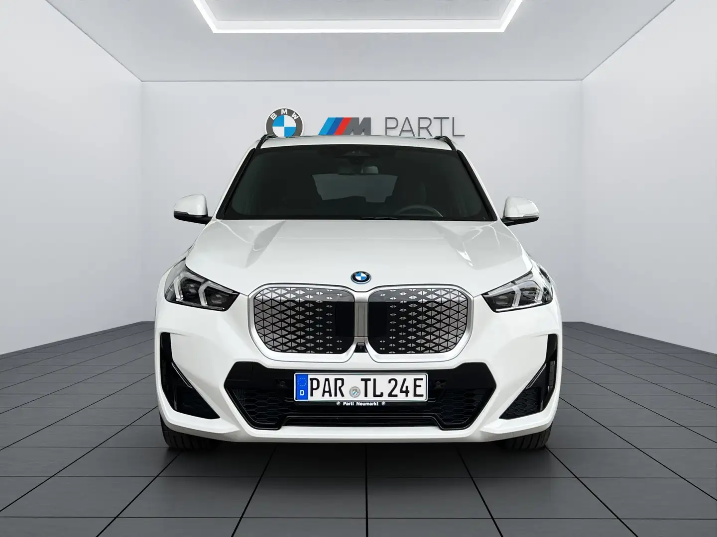 BMW iX1 eDrive20 M-Sport ACC 360° Pano H/K Massage Weiß - 2