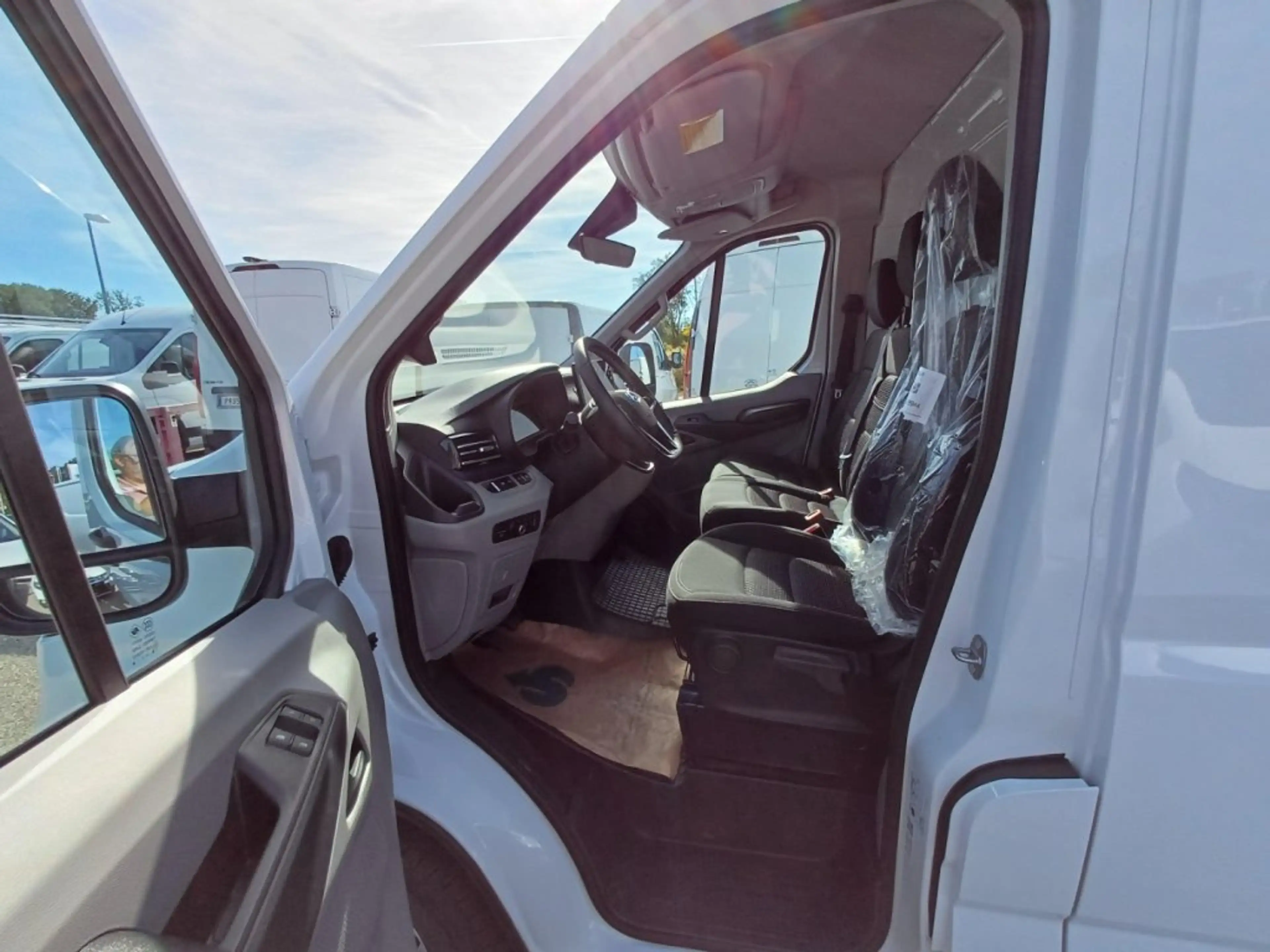 Maxus Deliver 9 L3H2 — photo 13