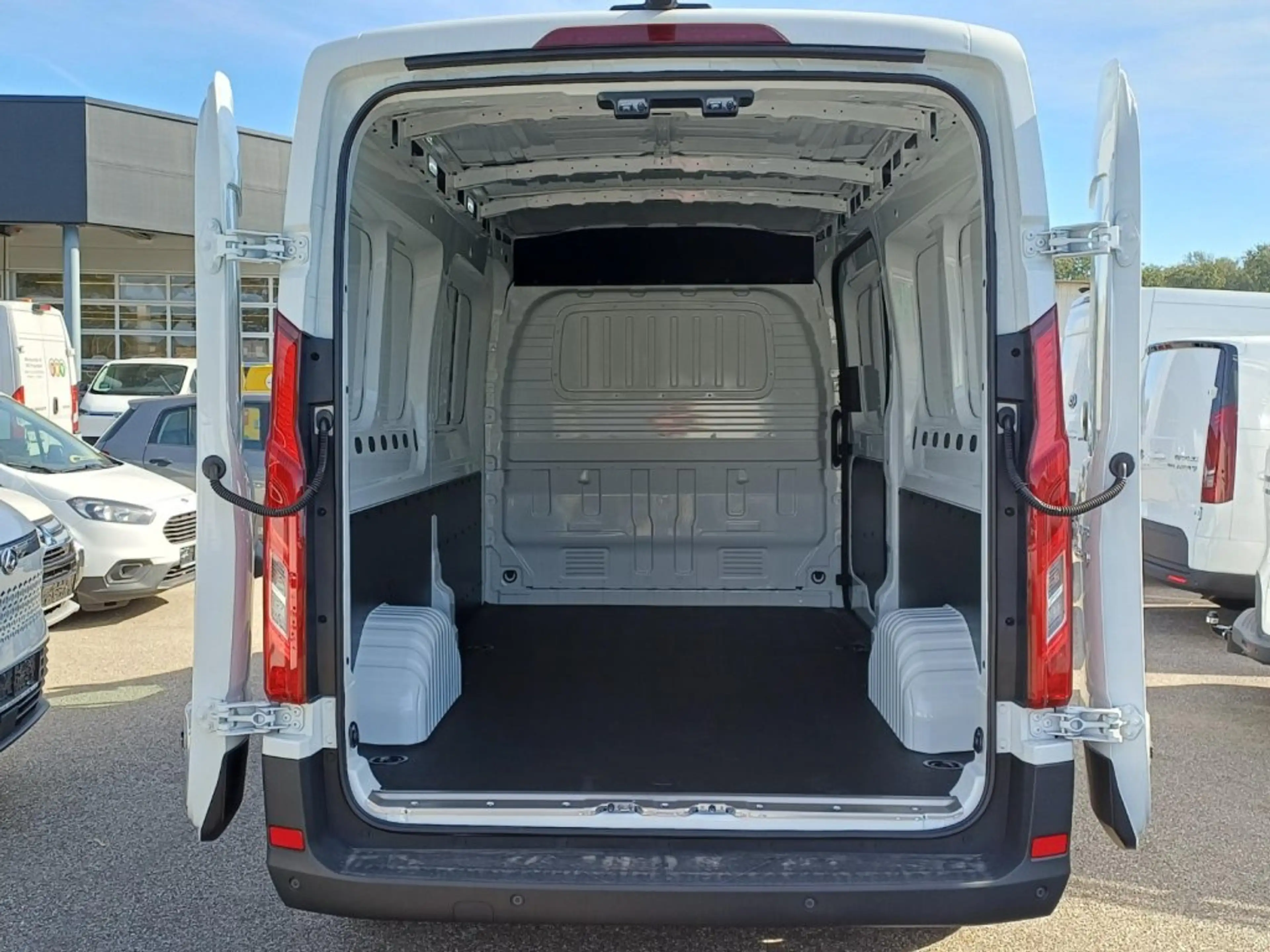 Maxus Deliver 9 L3H2 — photo 6