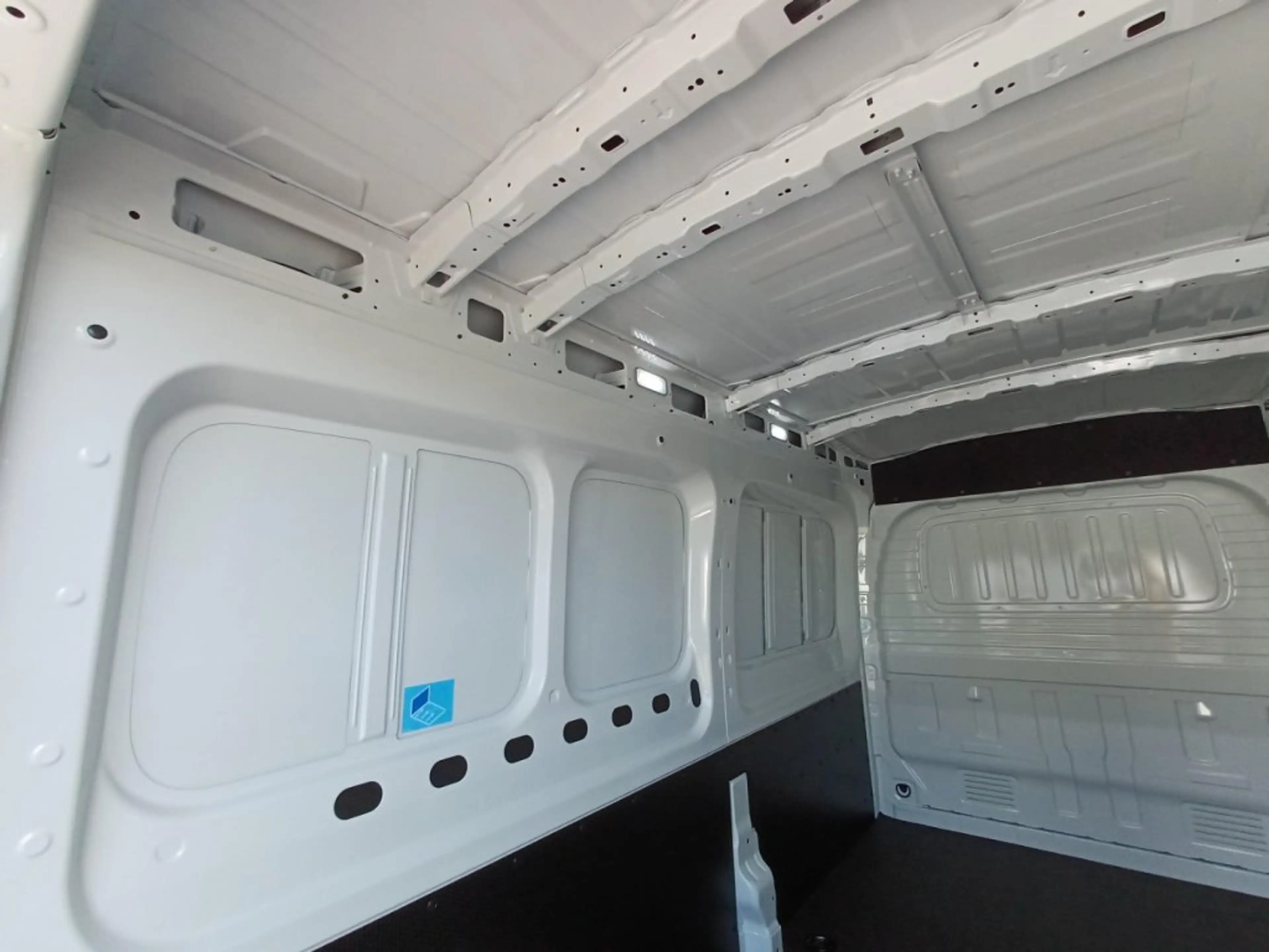 Maxus Deliver 9 L3H2 — photo 8