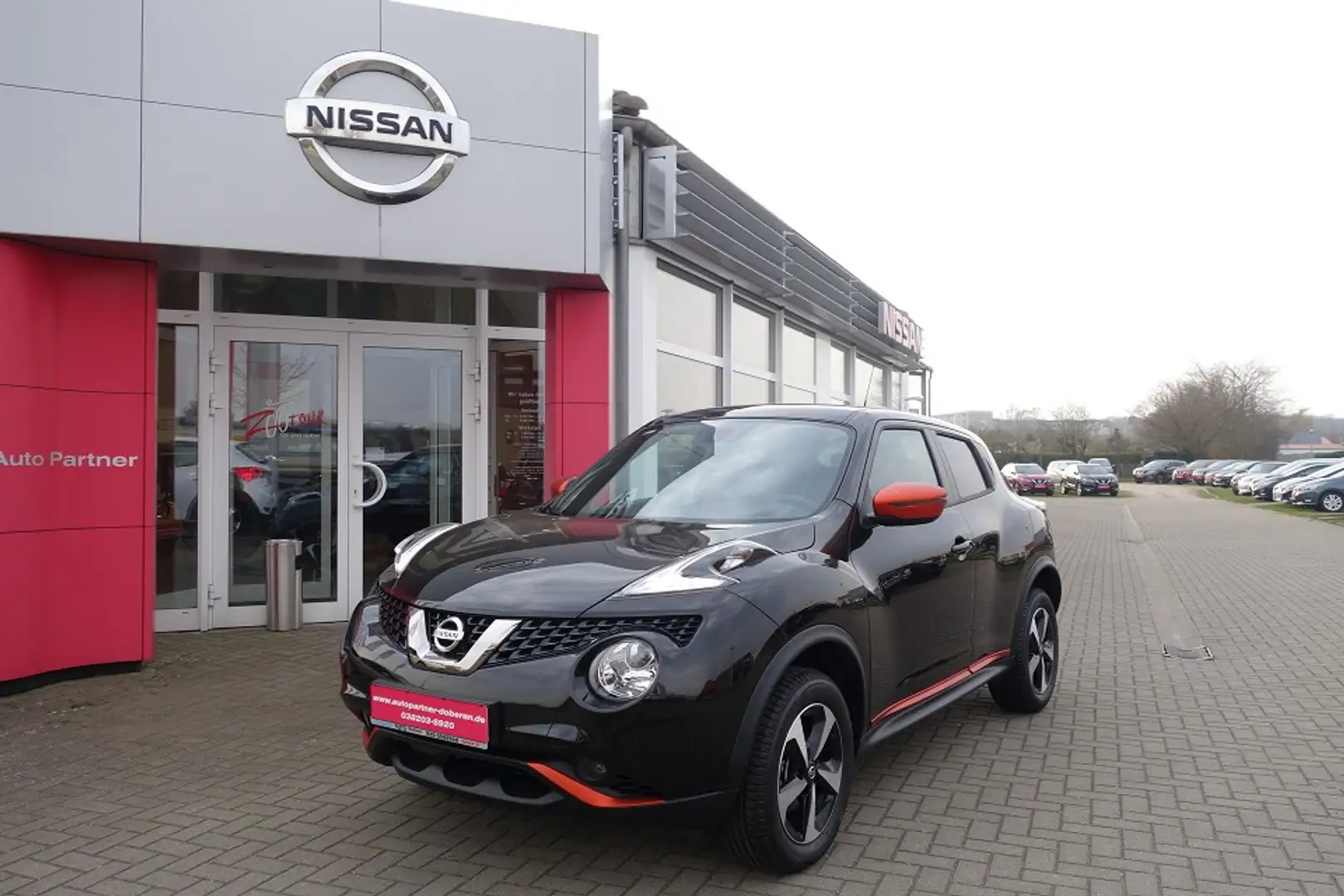 Nissan Juke 1.6 CVT 4x2 N-Connecta Schwarz - 1