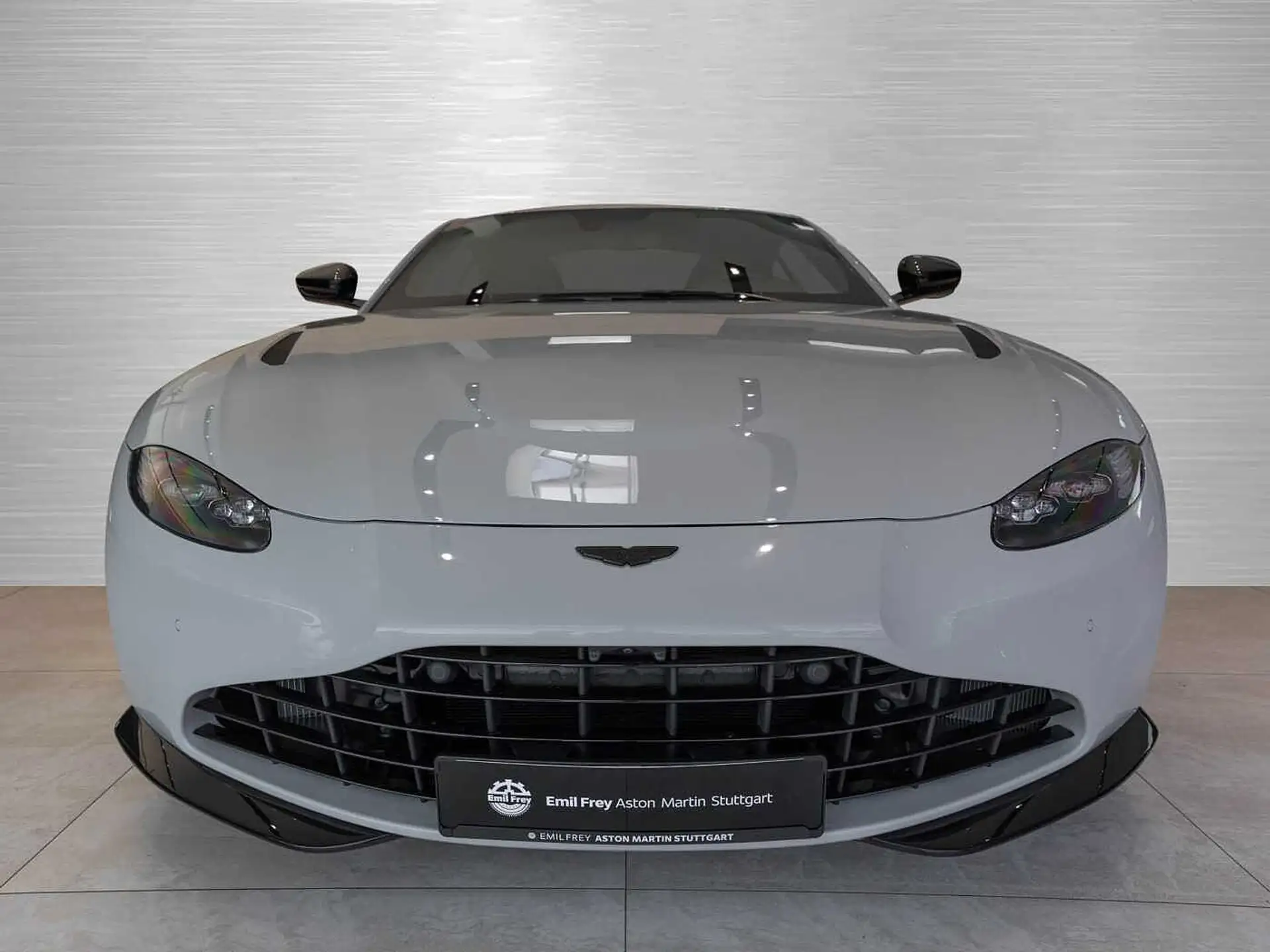 애스턴마틴 밴티지 V8 Coupe 2023 화이트 사진 4