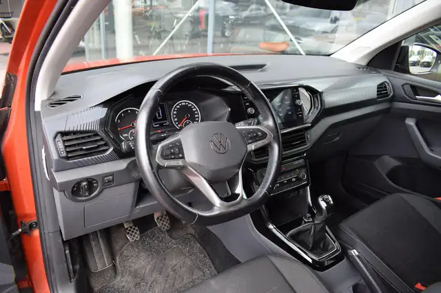 Volkswagen T-Cross view 4