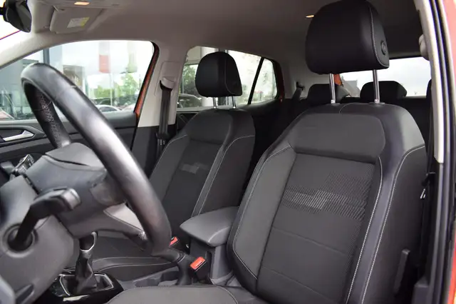 Volkswagen T-Cross view 5