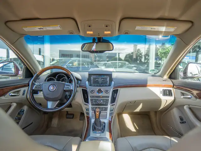 Cadillac CTS view 3