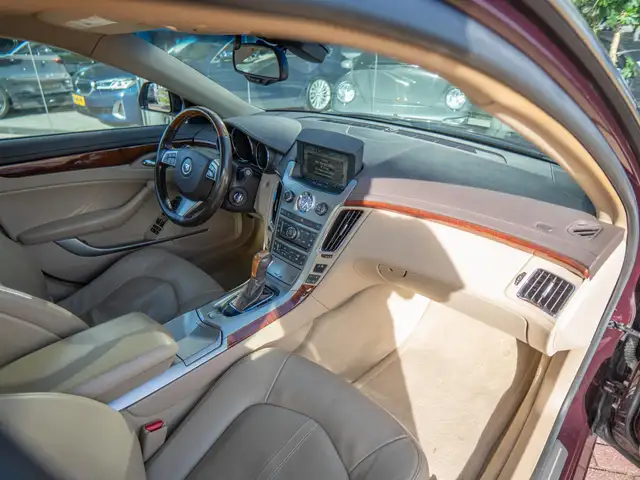 Cadillac CTS view 5