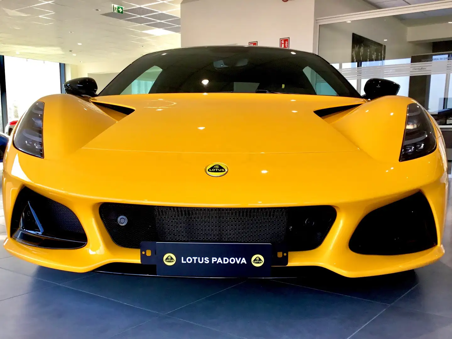 Lotus Emira i4 2.0 Żółty - 2