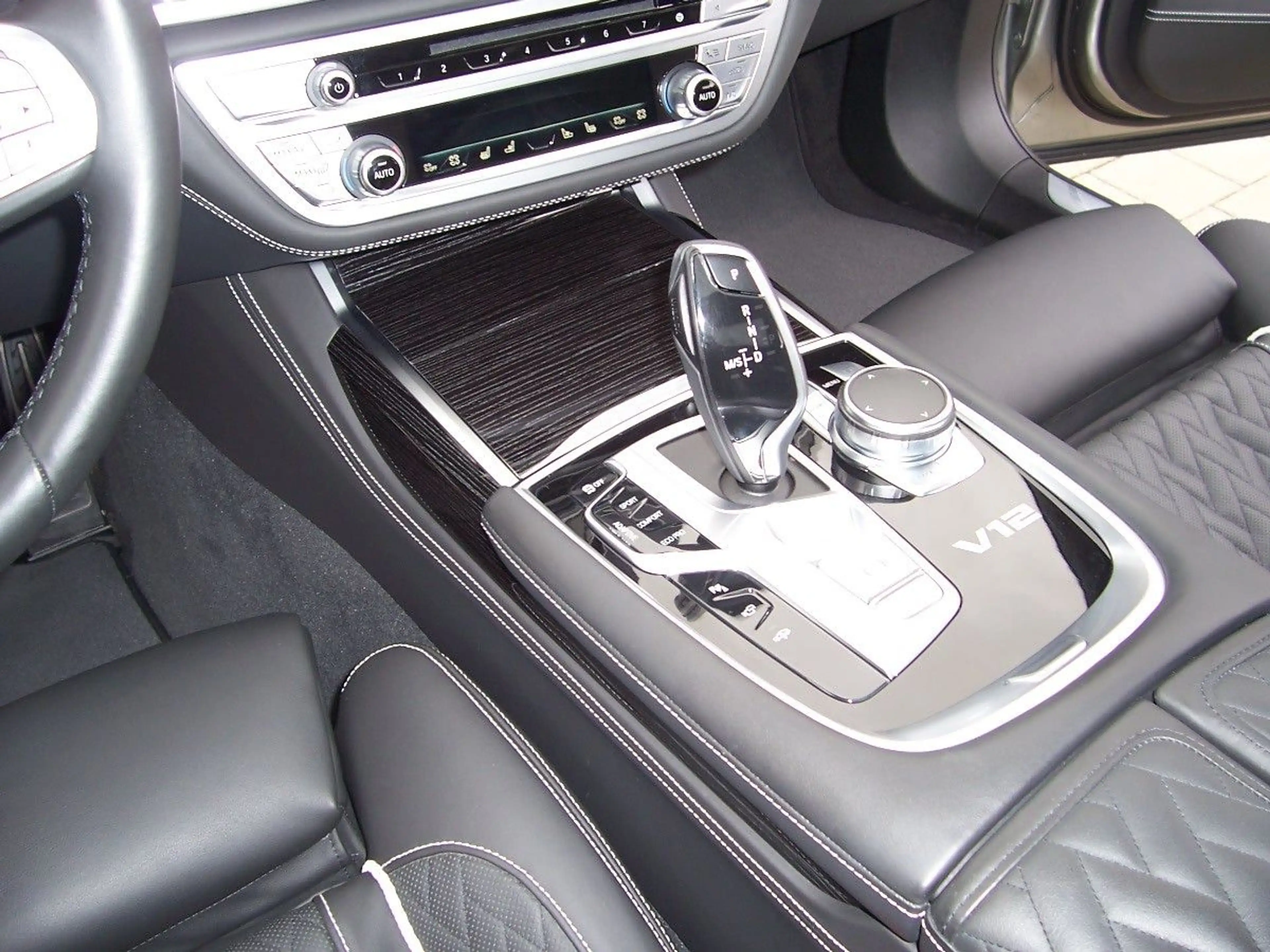 BMW 760 Li xDrive Deutsches Sammlerfahrzeug aus 1.Hd — photo 13