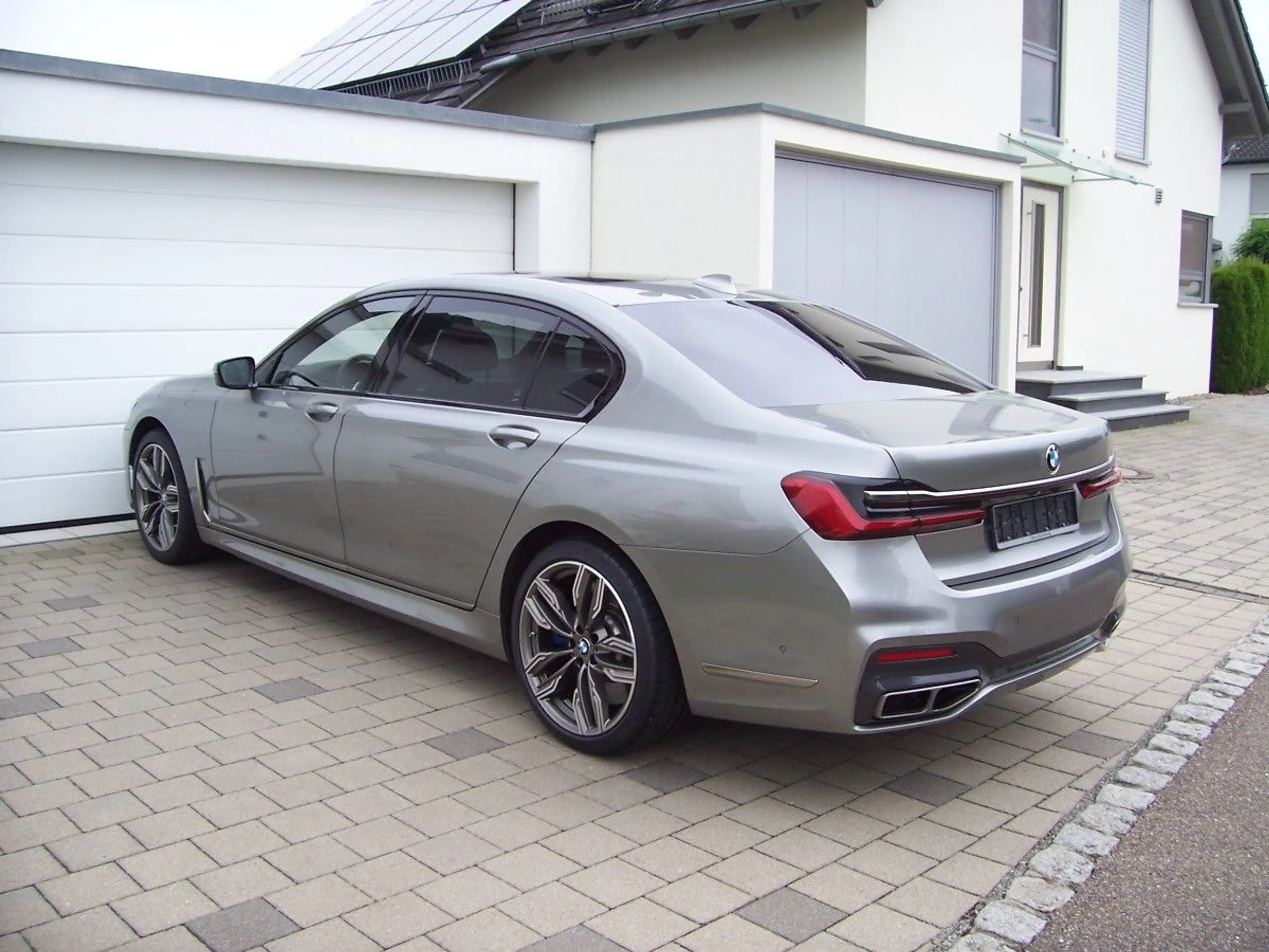 BMW 760 Li xDrive Deutsches Sammlerfahrzeug aus 1.Hd — photo 3