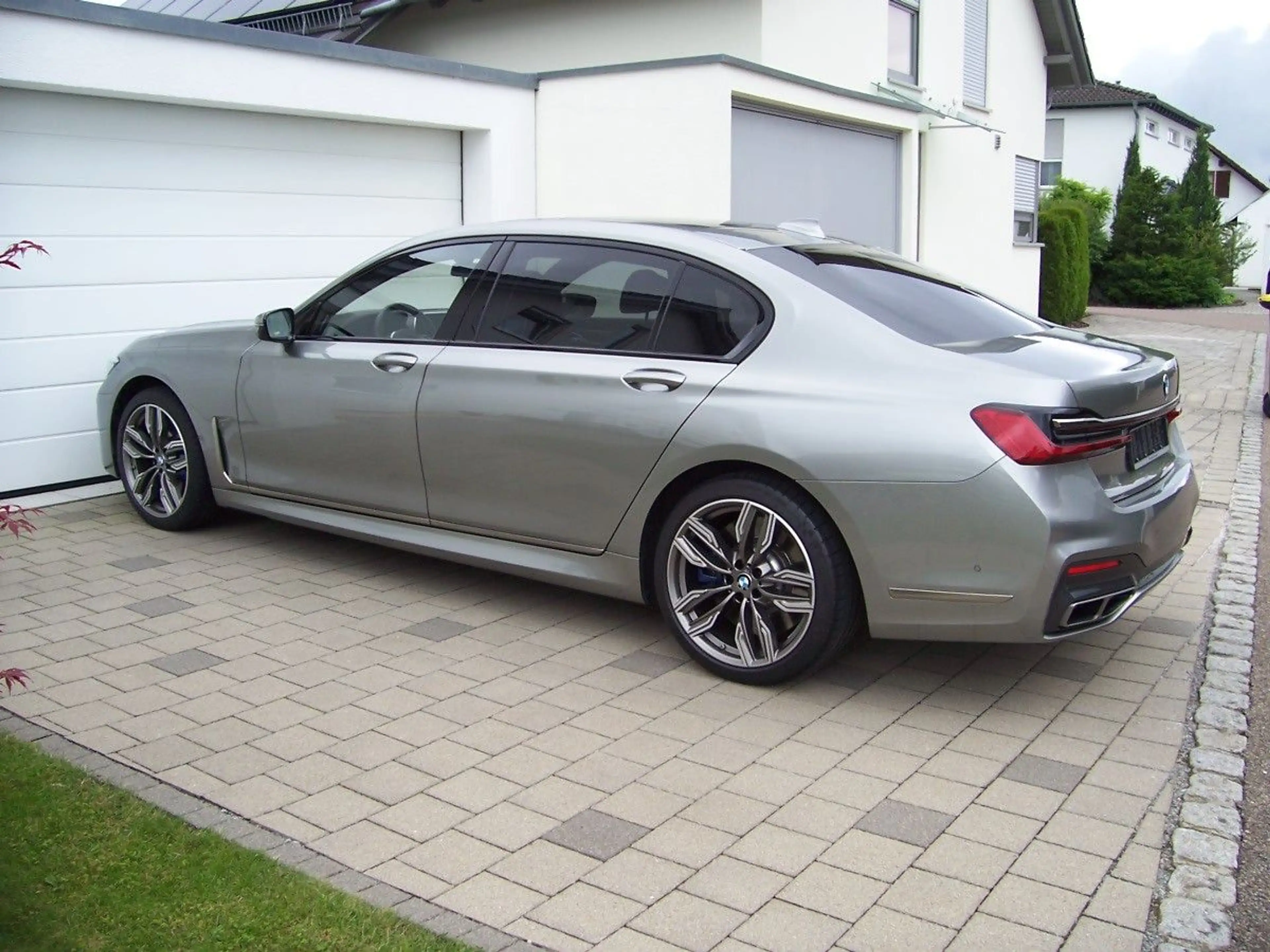 BMW 760 Li xDrive Deutsches Sammlerfahrzeug aus 1.Hd — photo 2