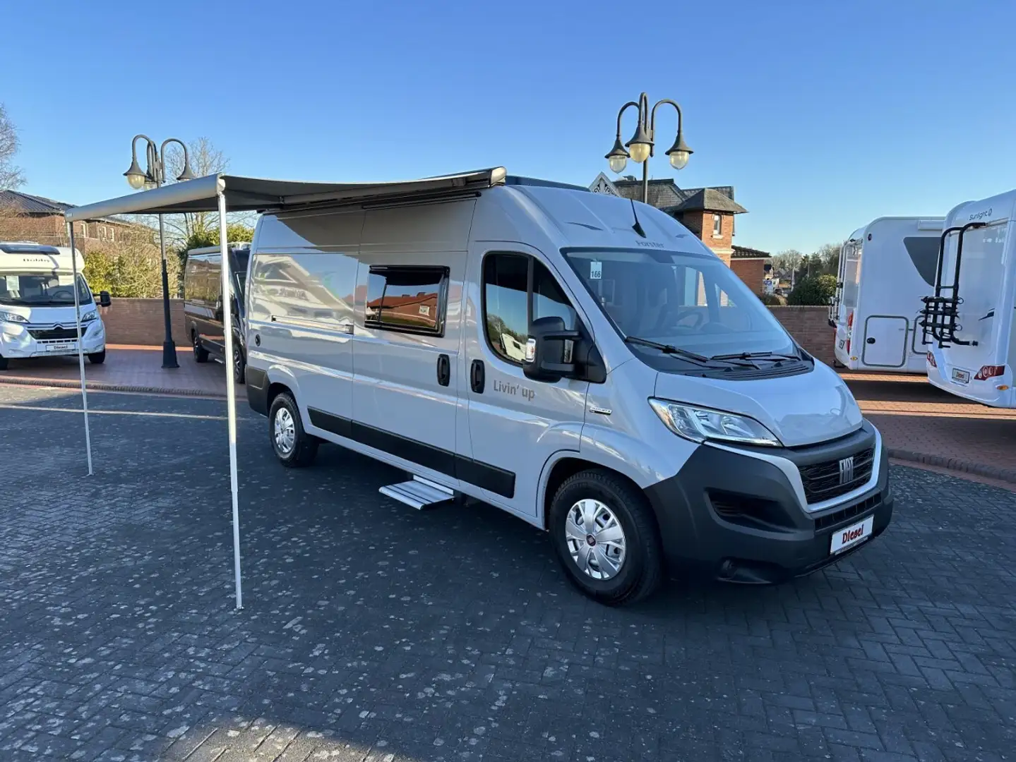 Forster 599 HB +TV/SAT+Solar+AHK+Markise+Kamera+ Grijs - 1