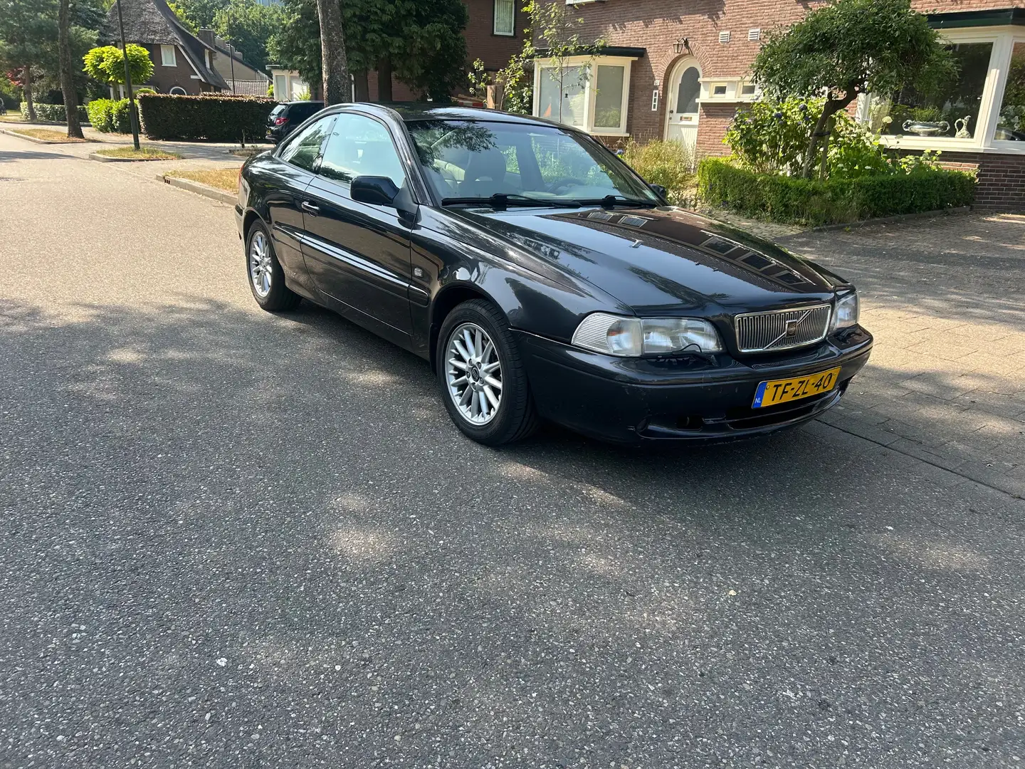 Volvo C70 2,5 -T5 Coupé Turbo Automaat Gris - 2