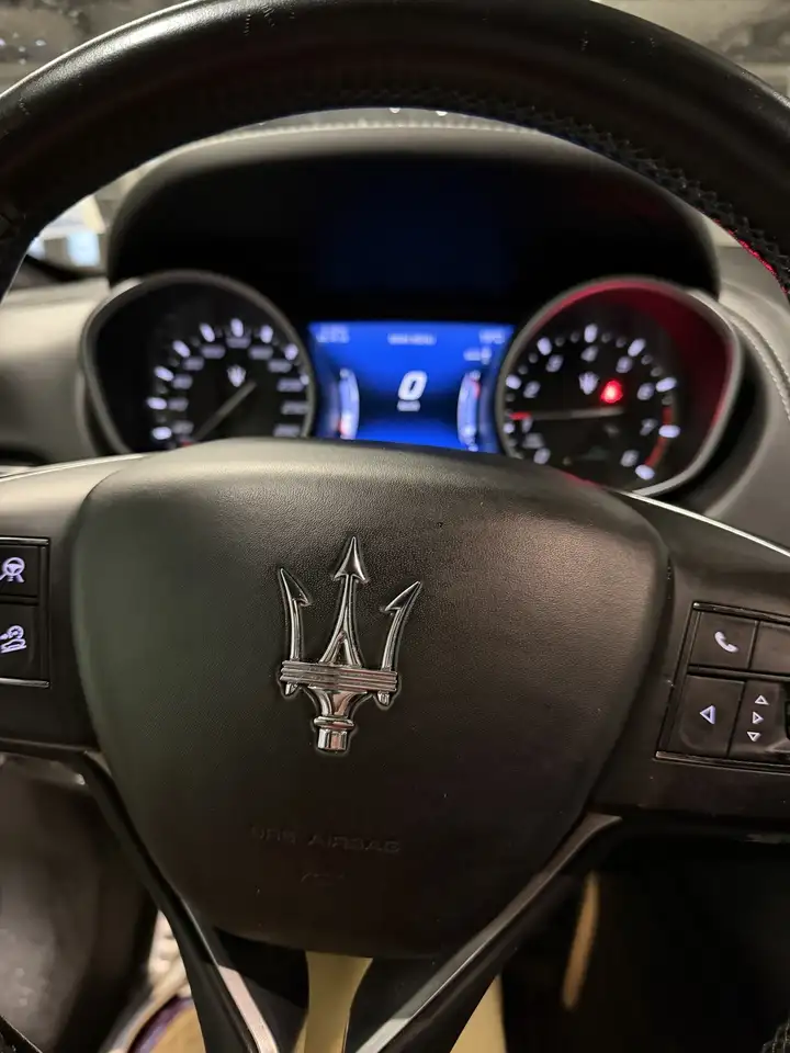 Maserati Levante снимка Maserati Levante
