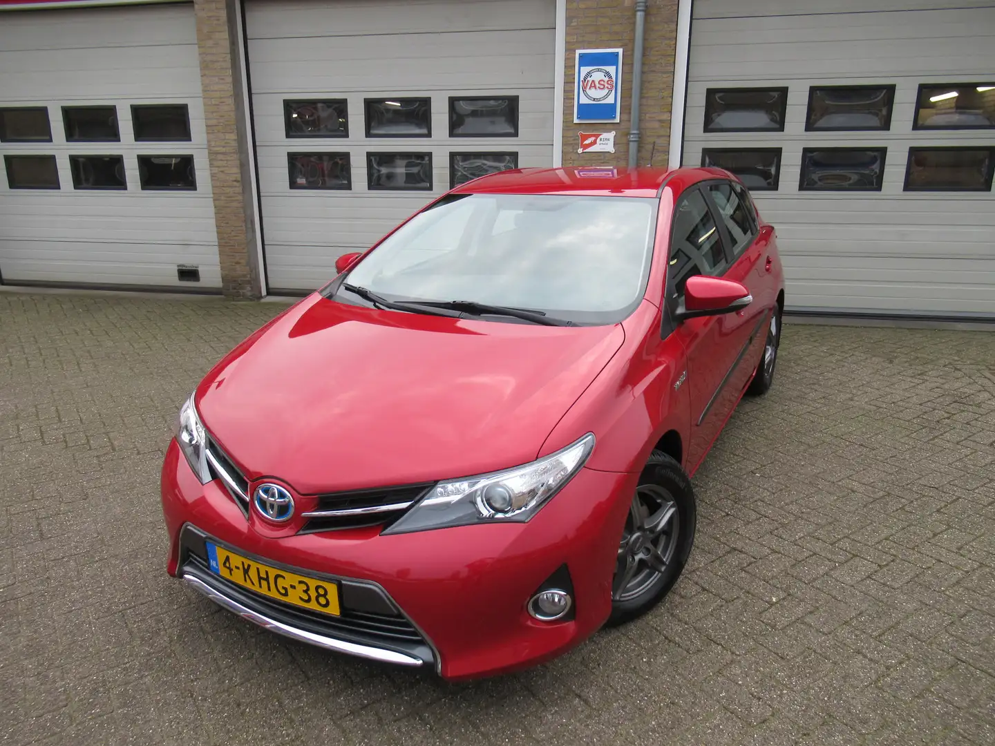 Toyota Auris 1.8 Hybrid Aspiration NL Auto  Dealer onderhouden Rouge - 1