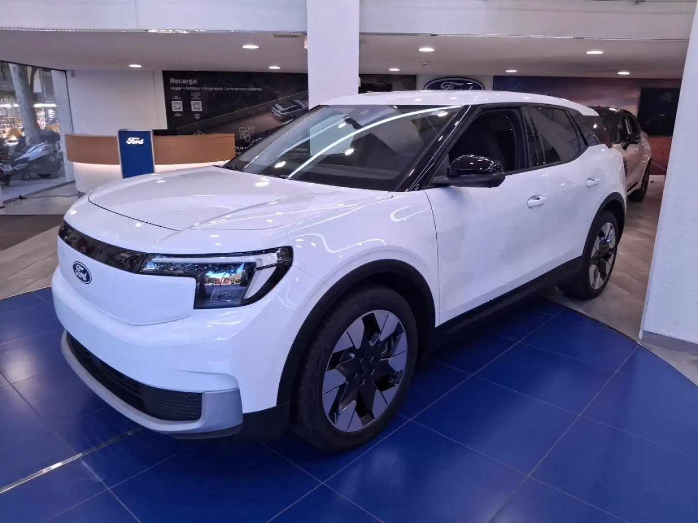 Ford Explorer EV CX740S Premium R. Ext. RWD 79kWh 286CV Blanco - 2