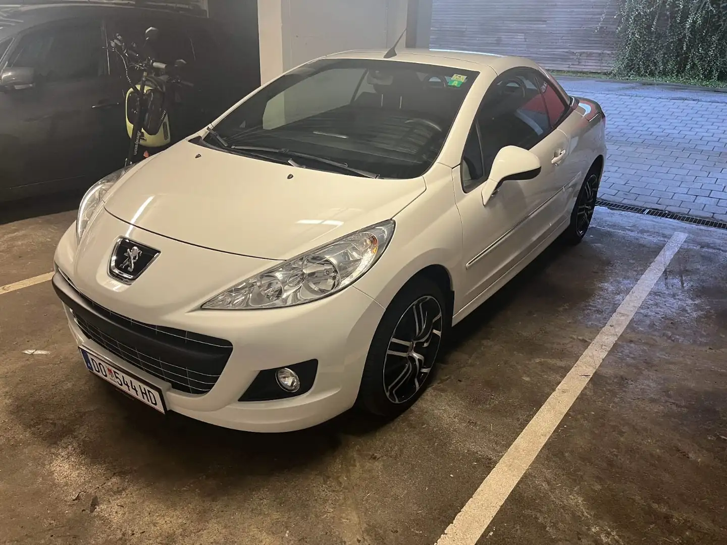 Peugeot 207 CC 1,6 VTi 16V Weiß - 1