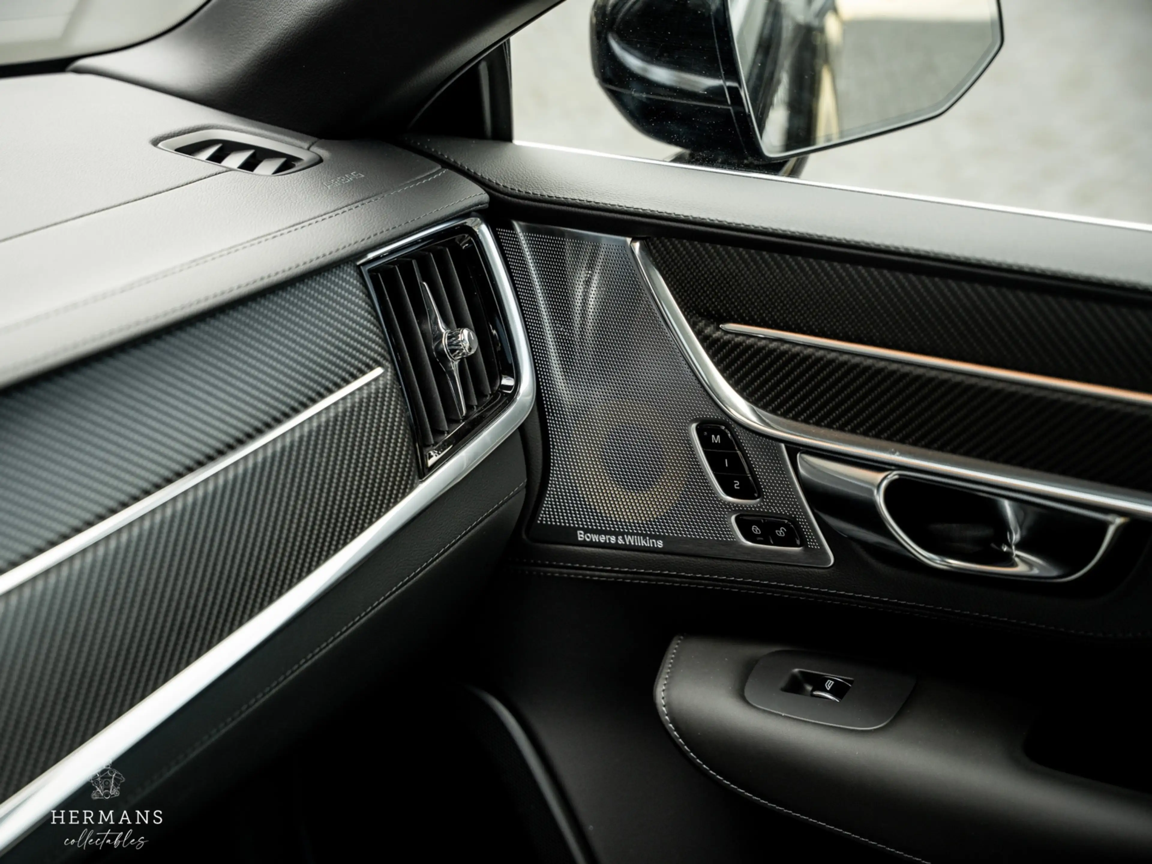 Polestar 1 2.0 T8R / 1 of 1500 / Carbon / Bowers & Wilkins / — photo 24