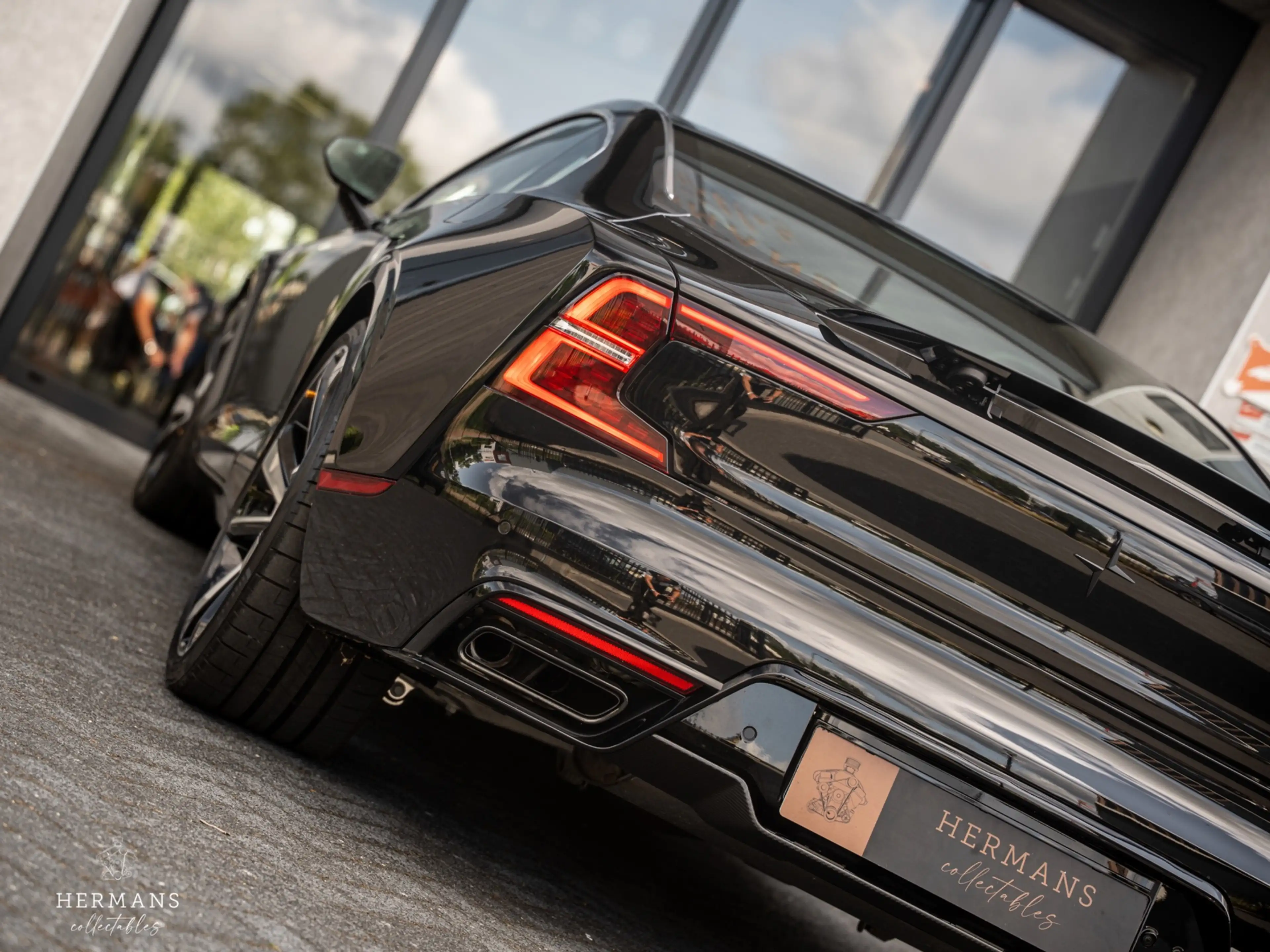 Polestar 1 2.0 T8R / 1 of 1500 / Carbon / Bowers & Wilkins / — photo 10