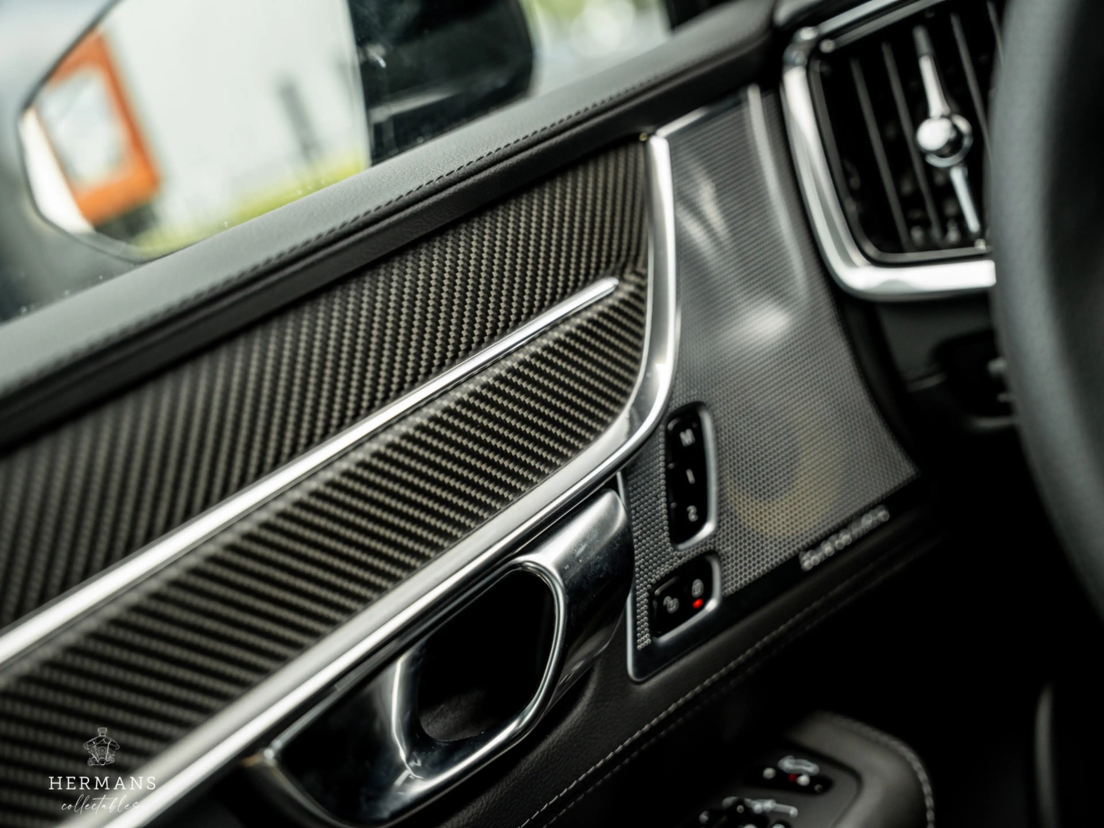 Polestar 1 2.0 T8R / 1 of 1500 / Carbon / Bowers & Wilkins / — photo 23