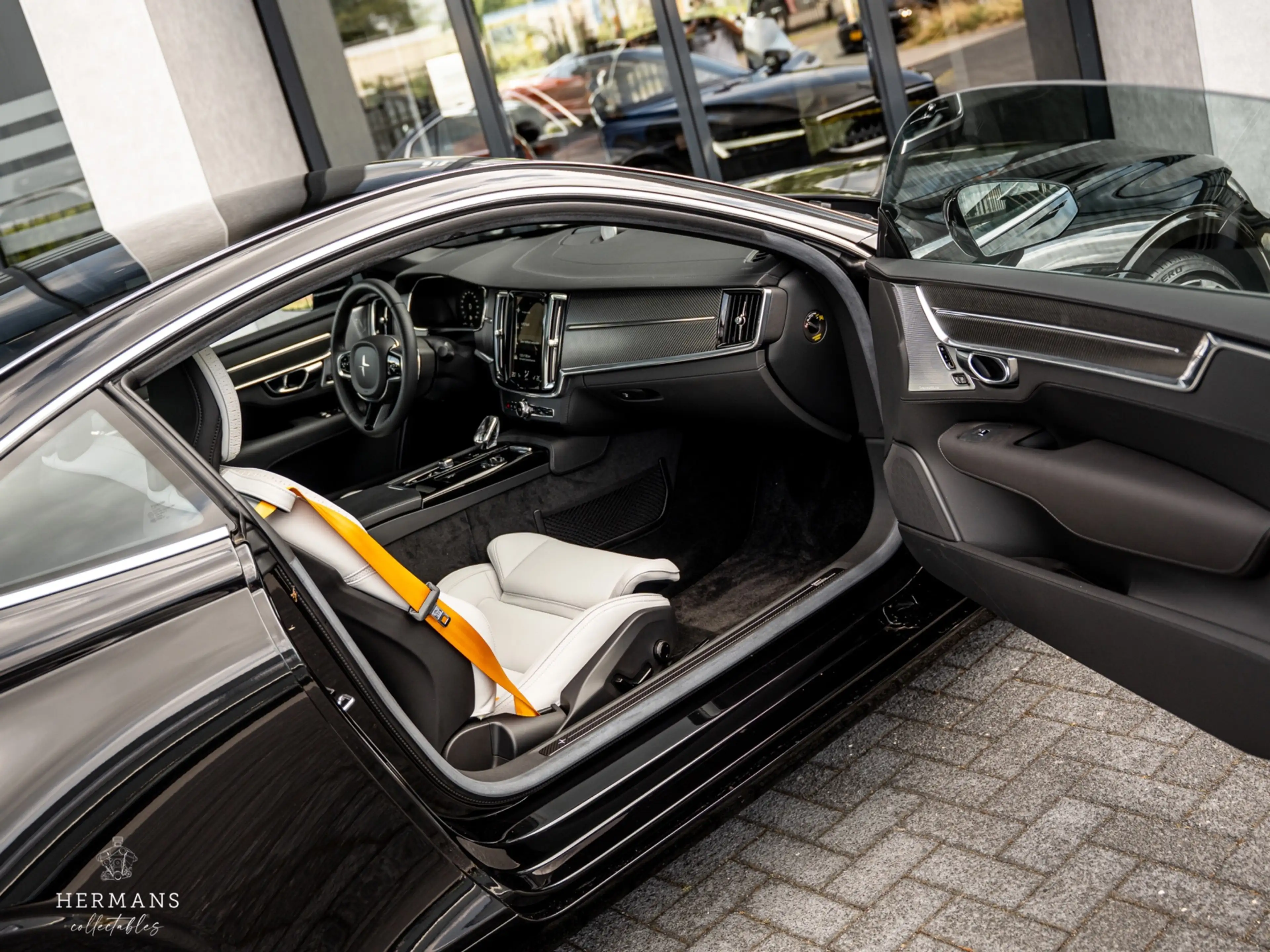 Polestar 1 2.0 T8R / 1 of 1500 / Carbon / Bowers & Wilkins / — photo 35