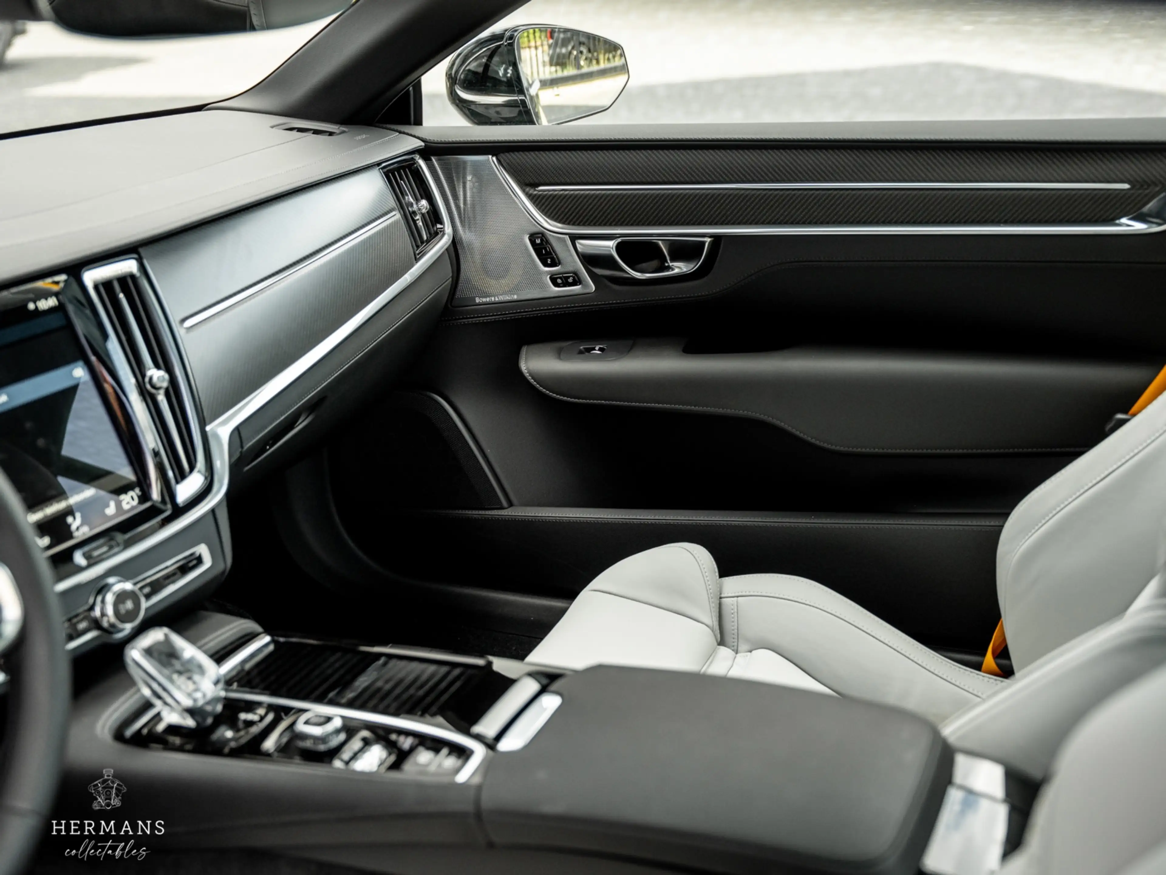 Polestar 1 2.0 T8R / 1 of 1500 / Carbon / Bowers & Wilkins / — photo 25