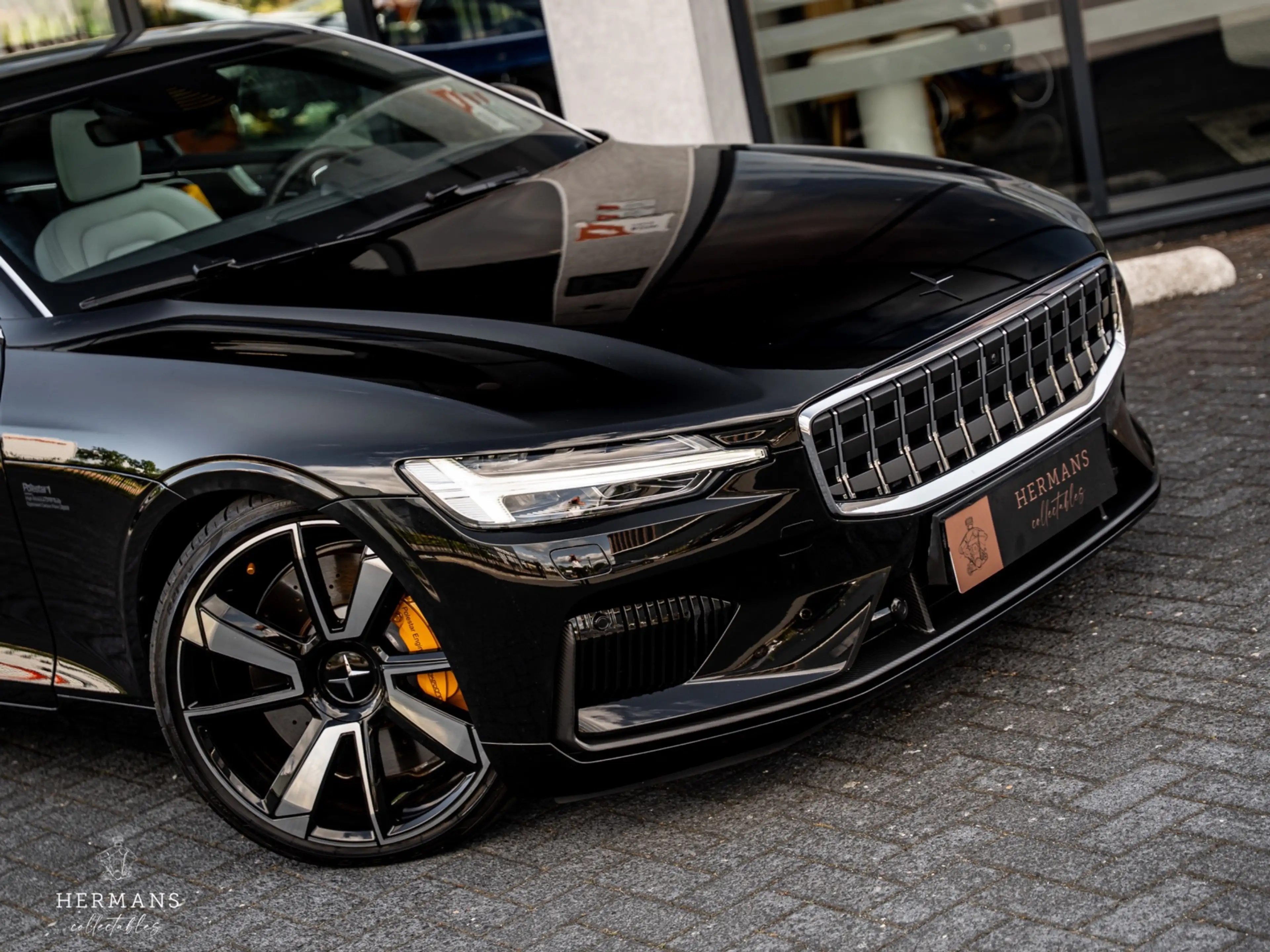 Polestar 1 2.0 T8R / 1 of 1500 / Carbon / Bowers & Wilkins / — photo 2