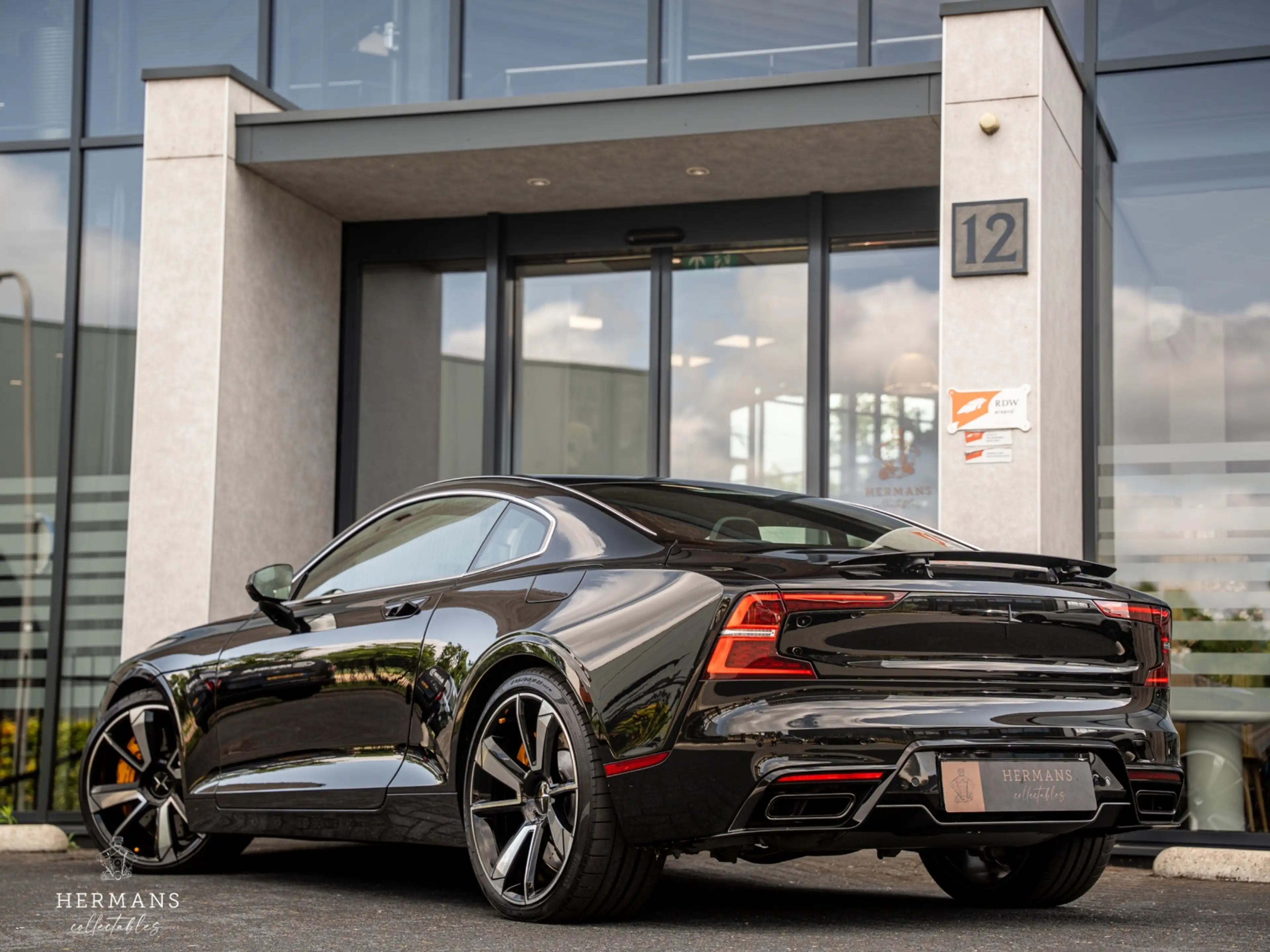 Polestar 1 2.0 T8R / 1 of 1500 / Carbon / Bowers & Wilkins / — photo 12